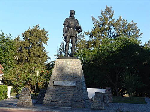 Monumento a Juan de Garay