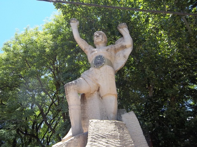 Monumento a Carlos Monzón